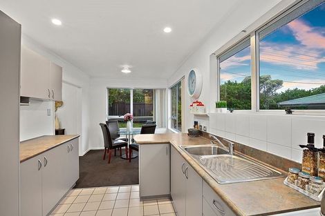 Photo of property in 33 Triangle Road, Massey, Auckland, 0614
