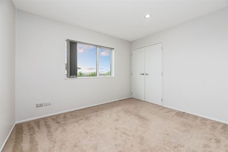 Photo of property in 1c Babich Road, Henderson Valley, Auckland, 0614