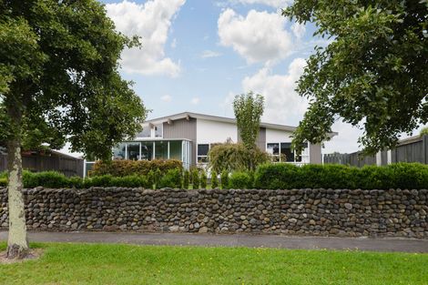 Photo of property in 6 Lyndale Place, Kelvin Grove, Palmerston North, 4414