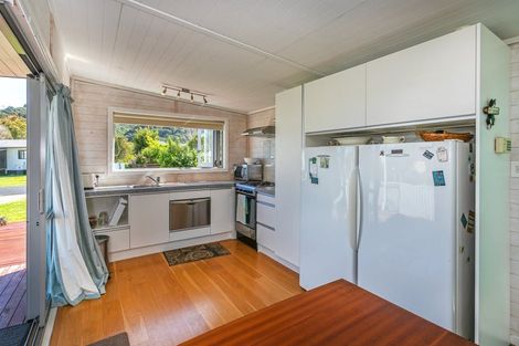 Photo of property in 74 Watt Street, Coromandel, 3506