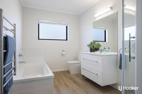 Photo of property in 5 Moet Crescent, Waihi Beach, 3611