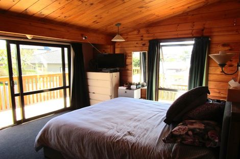 Photo of property in 22 Marina View Drive, West Harbour, Auckland, 0618