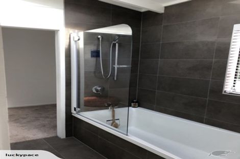 Photo of property in 2/99 Konini Road, Titirangi, Auckland, 0604