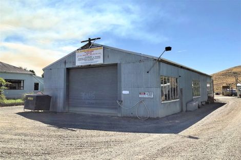 Photo of property in 30 Main Road, Clinton, 9534