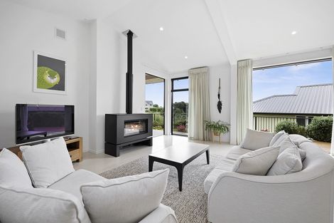 Photo of property in 17 Manurau Crescent, Merrilands, New Plymouth, 4312