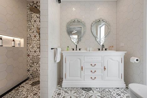 Photo of property in 27 Cromwell Point, Newlands, Wellington, 6037