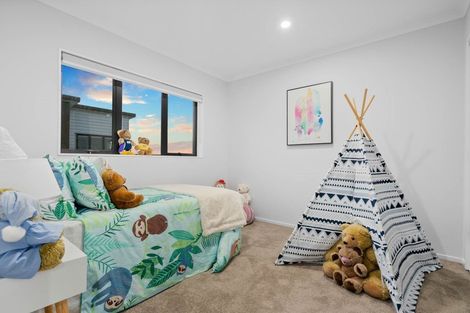 Photo of property in 4223b Great North Road, Glendene, Auckland, 0602