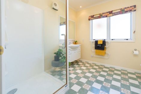 Photo of property in 68 Ocean Road, Paraparaumu Beach, Paraparaumu, 5032