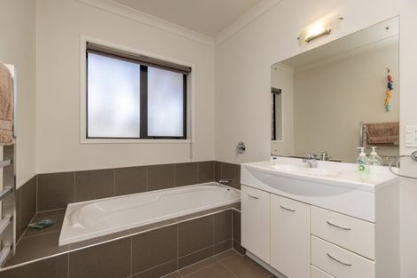 Photo of property in 33 Gandalf Crescent, Paraparaumu, 5032