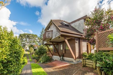 Photo of property in 72a Beach Road, Mellons Bay, Auckland, 2014