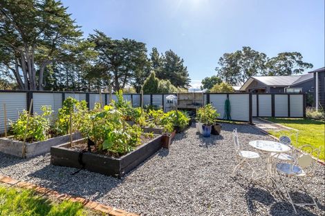 Photo of property in 1 Campbell Drive, Martinborough, 5711