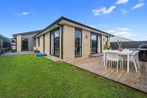 Photo of property in 16 Pioneer Crescent, Omokoroa, 3114