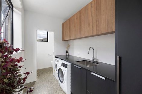 Photo of property in 52 Cunninghams Drive, Jacks Point, Queenstown, 9371