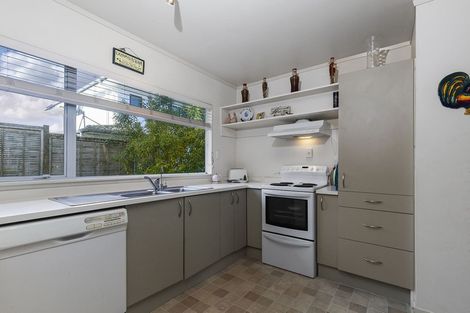 Photo of property in 2/94 Nigel Road, Browns Bay, Auckland, 0630