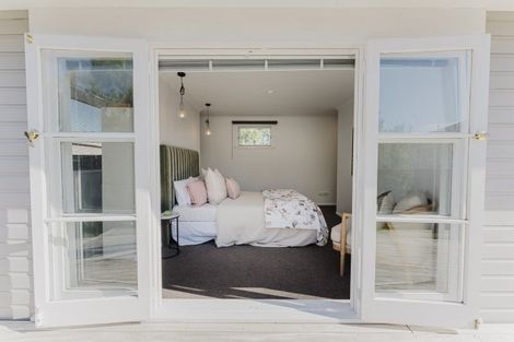 Photo of property in 215 Mangorei Road, Merrilands, New Plymouth, 4312