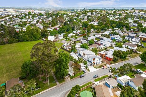 Photo of property in 43c Fitzherbert Avenue, West Harbour, Auckland, 0618