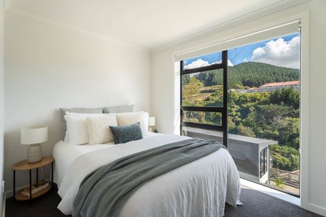 Photo of property in 2 Ara Paripari, Tawa, Wellington, 5028