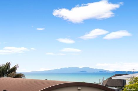 Photo of property in 1/67 Seaview Road, Castor Bay, Auckland, 0620