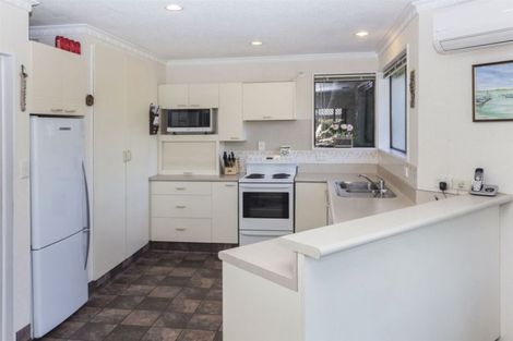 Photo of property in 36 Lowry Avenue, Redwood, Christchurch, 8051