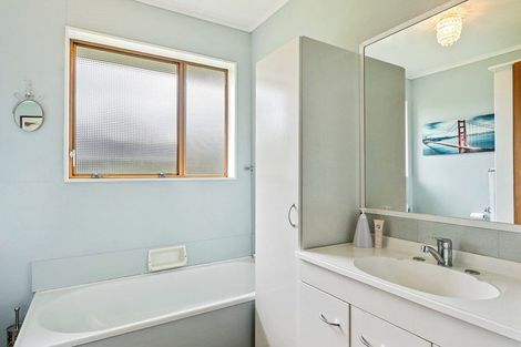 Photo of property in 16 Blue Mountains Road, Silverstream, Upper Hutt, 5019