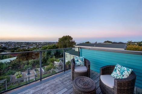 Photo of property in 16 Ridge Road, Waiake, Auckland, 0630