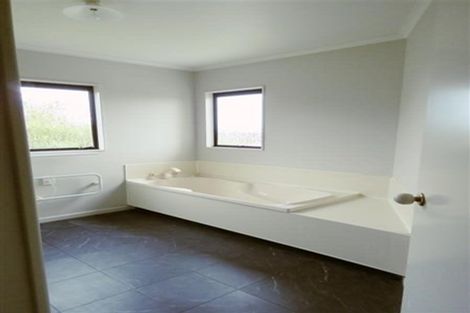 Photo of property in 25 Veale Road, Frankleigh Park, New Plymouth, 4310