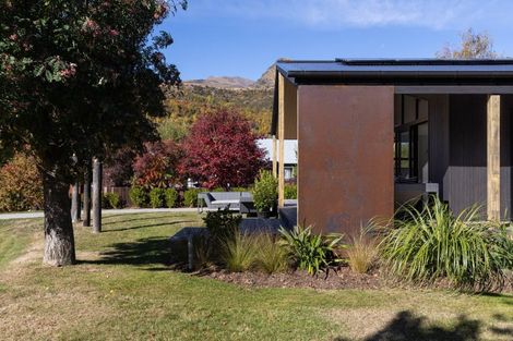 Photo of property in 10 Preston Drive, Arrowtown, 9302