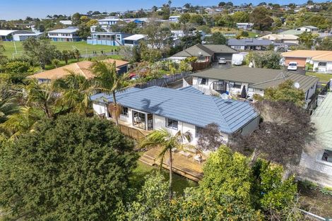 Photo of property in 2/20 Greta Place, Stanmore Bay, Whangaparaoa, 0932