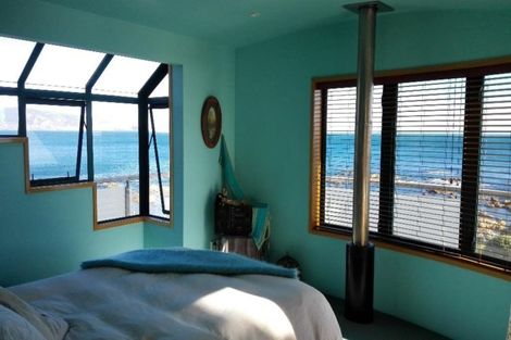 Photo of property in 166 The Esplanade, Houghton Bay, Wellington, 6023