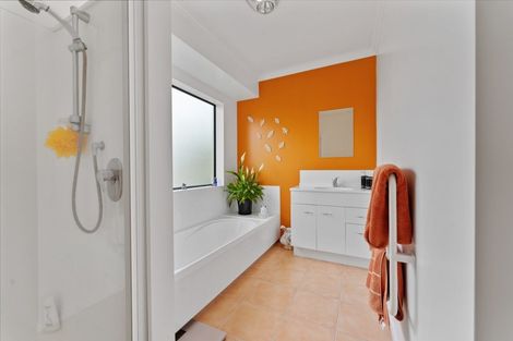 Photo of property in 8 Brookside Close, Highbury, Palmerston North, 4412