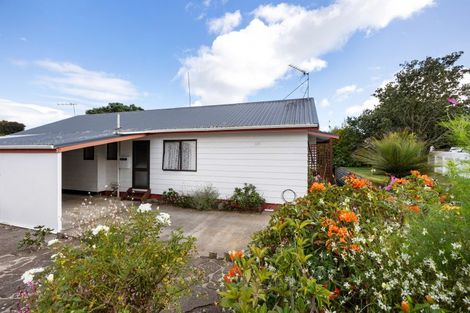 Photo of property in 122 Glenpark Avenue, Frankleigh Park, New Plymouth, 4310