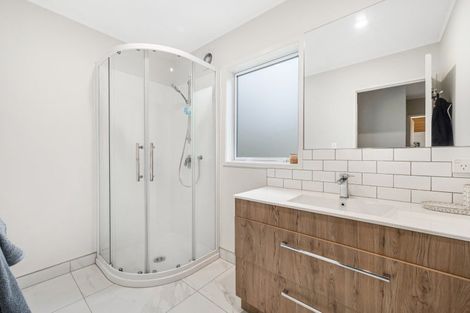 Photo of property in 92a Beach Road, Mellons Bay, Auckland, 2014