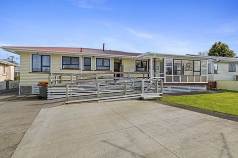 Photo of property in 82 High Street, Eltham, 4322