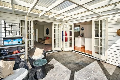 Photo of property in 36 Heretaunga Square, Silverstream, Upper Hutt, 5019