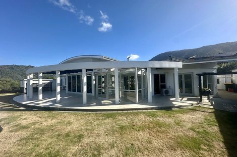 Photo of property in 8 Harbour View Heights, Picton, 7220