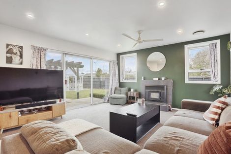 Photo of property in 8 Doggett Place, Rangiora, 7400