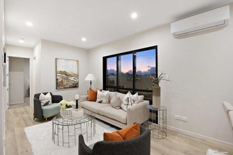 Photo of property in 152a Botany Road, Botany Downs, Auckland, 2010