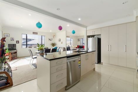 Photo of property in 31 Kirikiri Drive, Papakura, 2110