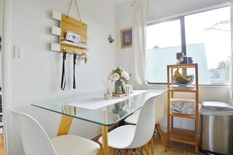 Photo of property in 2/37 Mcleod Road, Weymouth, Auckland, 2103