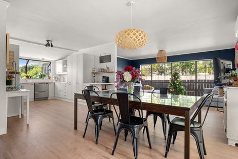 Photo of property in 10 Porter Avenue, Te Atatu South, Auckland, 0610