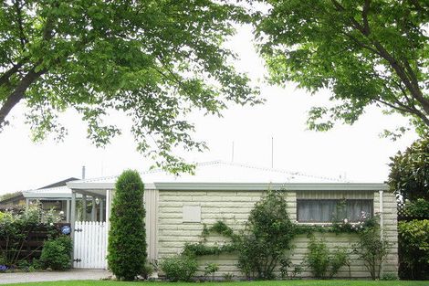 Photo of property in 17 Clivedon Place, Redwood, Christchurch, 8051