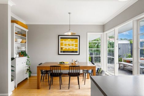 Photo of property in 63 Napier Terrace, Hospital Hill, Napier, 4110