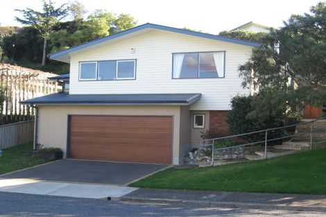 Photo of property in 27 Churton Drive, Churton Park, Wellington, 6037