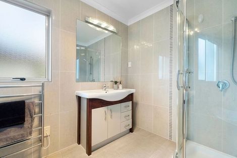 Photo of property in 42 Aberley Road, Schnapper Rock, Auckland, 0632