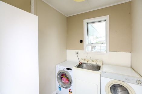 Photo of property in 117 Awanui Street, Merrilands, New Plymouth, 4312