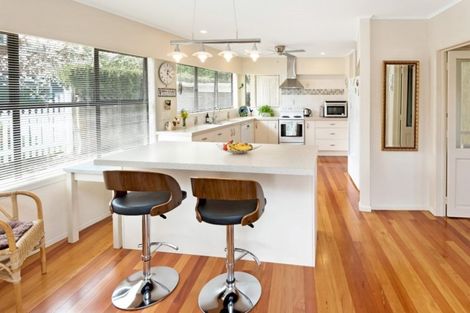 Photo of property in 9 Walpole Avenue, Hillpark, Auckland, 2102