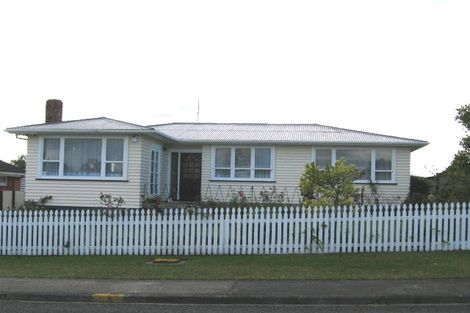 Photo of property in 21 Sylvan Crescent, Te Atatu South, Auckland, 0610