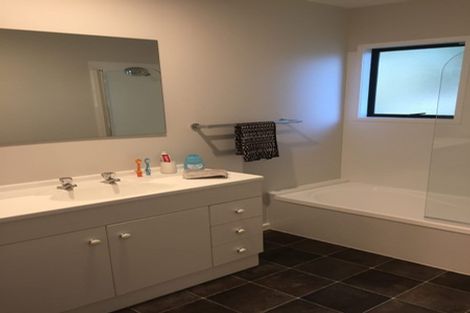 Photo of property in 91a Colwill Road, Massey, Auckland, 0614