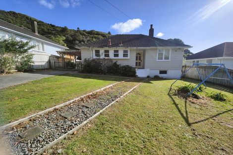 Photo of property in 17 Boyd Grove, Naenae, Lower Hutt, 5011