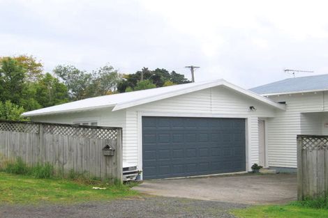 Photo of property in 3 Tane Road, Laingholm, Auckland, 0604